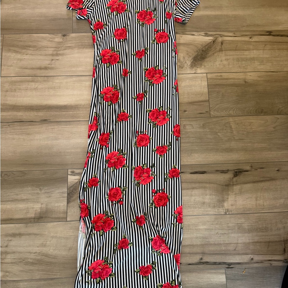 Bobbie Brooks Black & White Striped Maxi Dress with Red Rose Print Medium